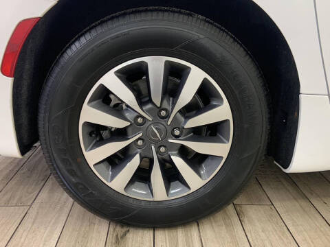 2022 Chrysler Pacifica Hybrid Touring L