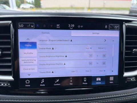 2027 Chrysler Pacifica Select