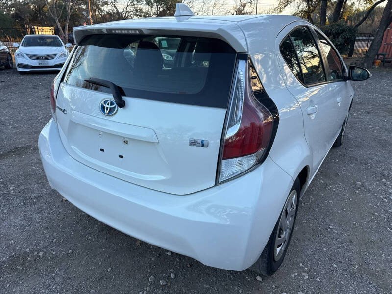 2016 Toyota Prius c Three