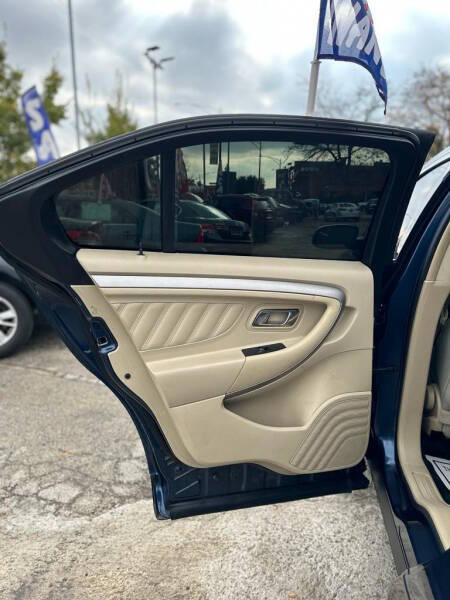 2016 Ford Taurus SE
