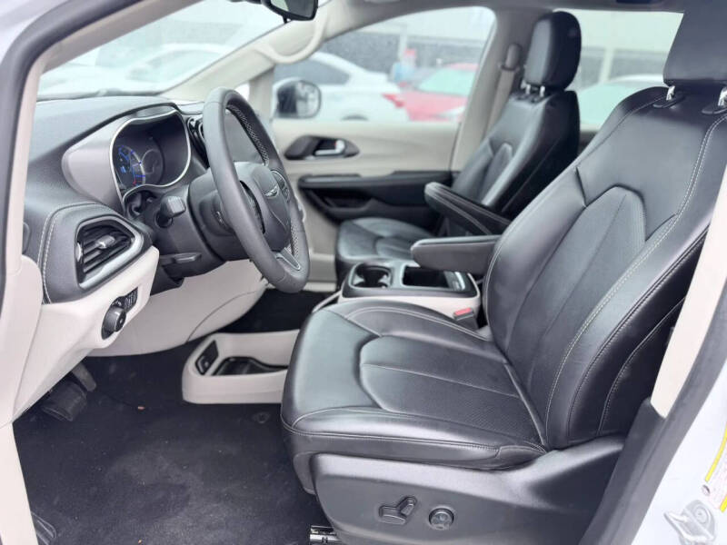 2023 Chrysler Pacifica Plug-In Hybrid Touring L