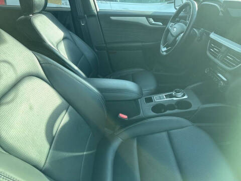 2025 Ford Escape Platinum