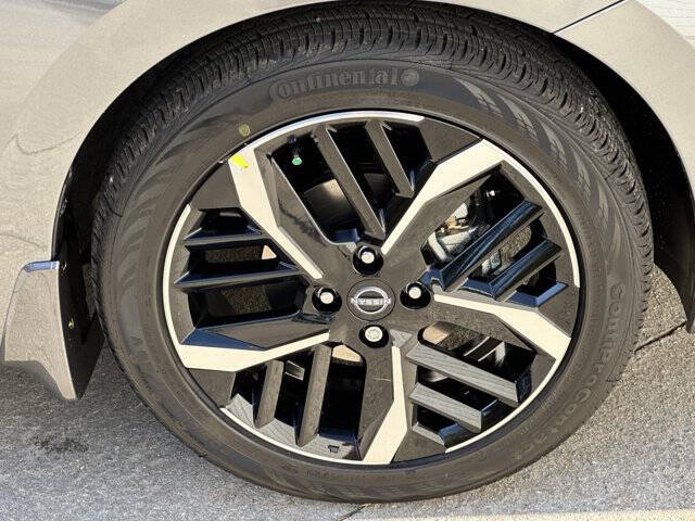 2025 Nissan Versa SR