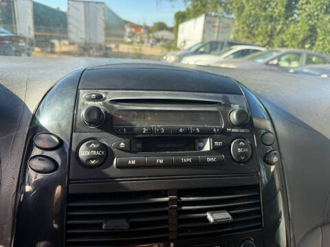 2005 Toyota Sienna LE 8 Passenger