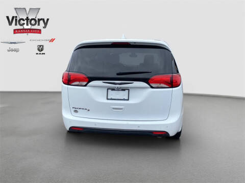 2020 Chrysler Pacifica Touring