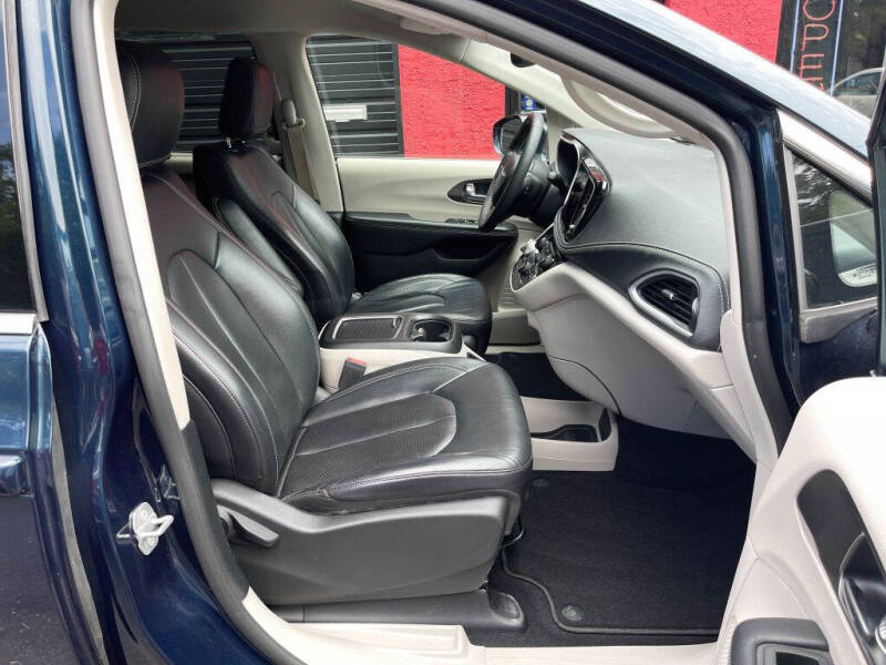 2022 Chrysler Pacifica Touring L