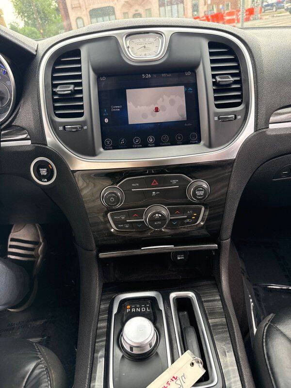 2017 Chrysler 300 Limited