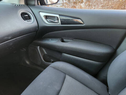 2017 Nissan Pathfinder SV