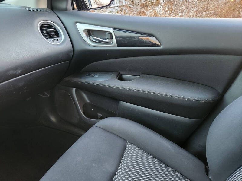 2017 Nissan Pathfinder SV