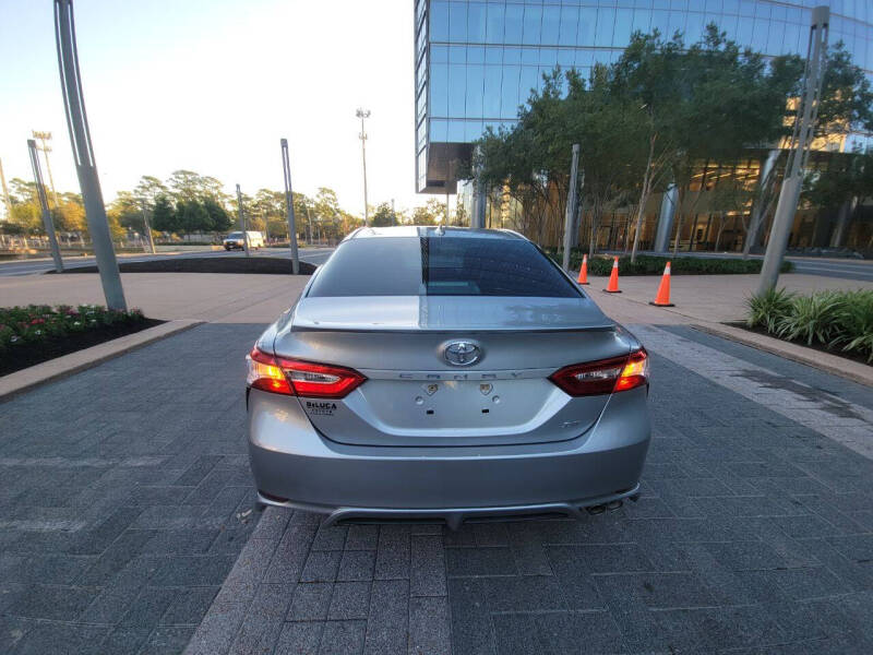 2020 Toyota Camry SE