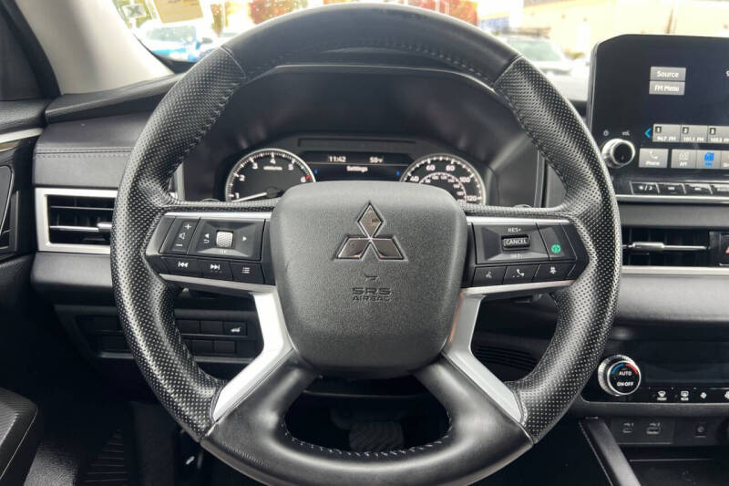 2024 Mitsubishi Outlander SE