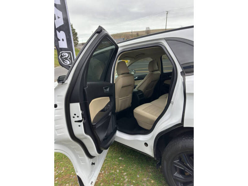 2022 Ford Edge SE