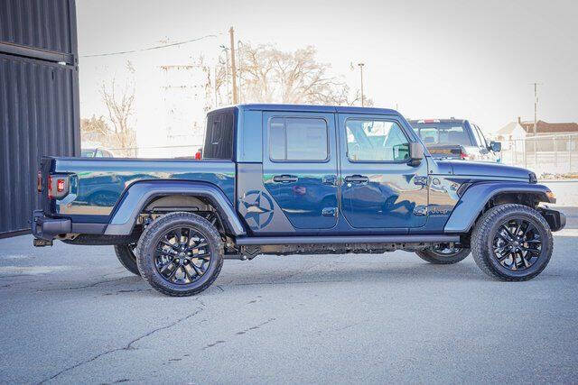 2025 Jeep Gladiator NightHawk
