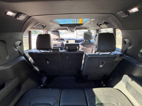 2024 Land Rover Defender 130 P400 X-Dynamic SE