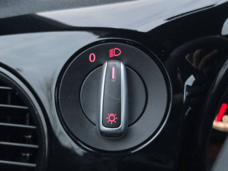 2016 Volkswagen Beetle 1.8T Classic PZEV