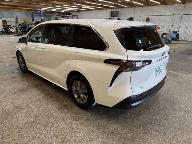 2024 Toyota Sienna LE 8-Passenger