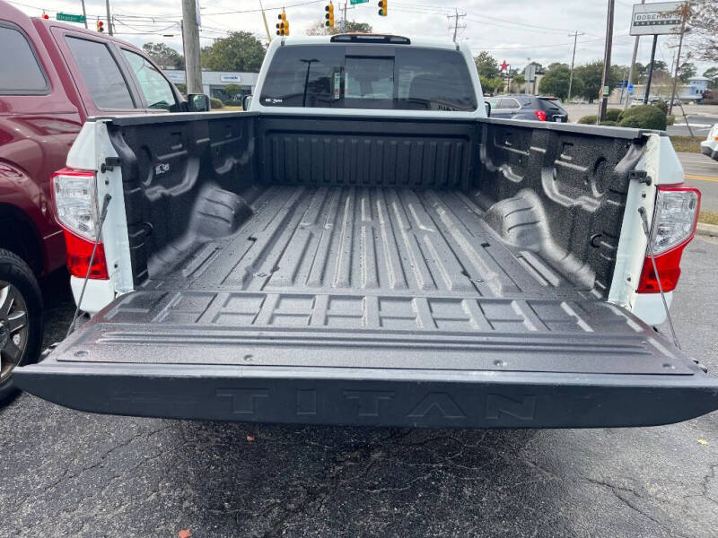 2017 Nissan Titan SV