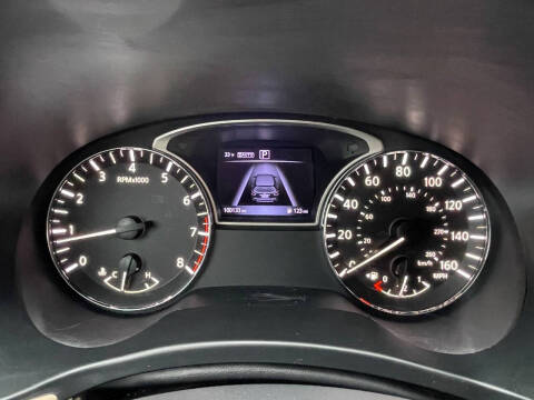 2017 Nissan Pathfinder SV