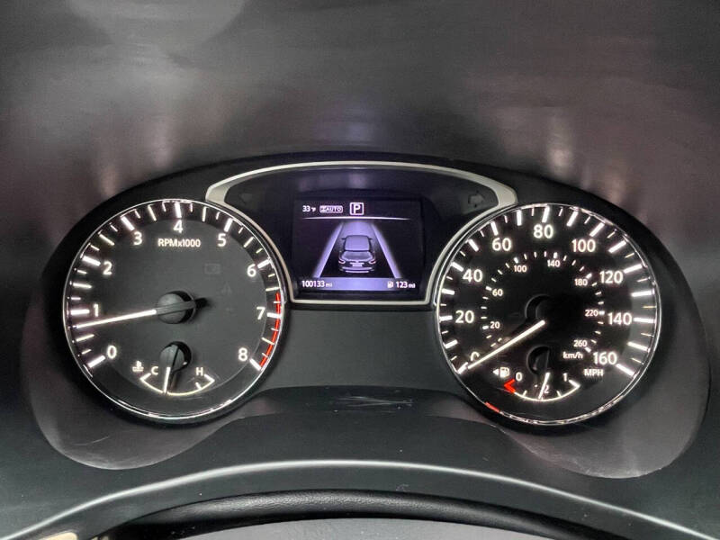 2017 Nissan Pathfinder SV