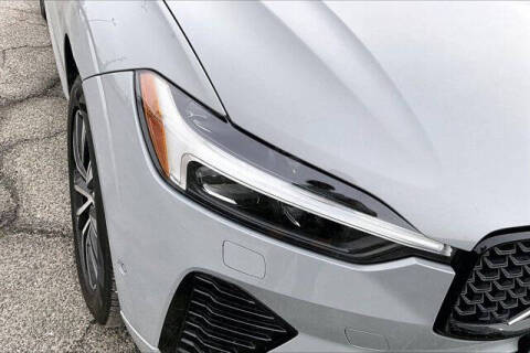 2025 Volvo XC60 B5 Plus Dark Theme