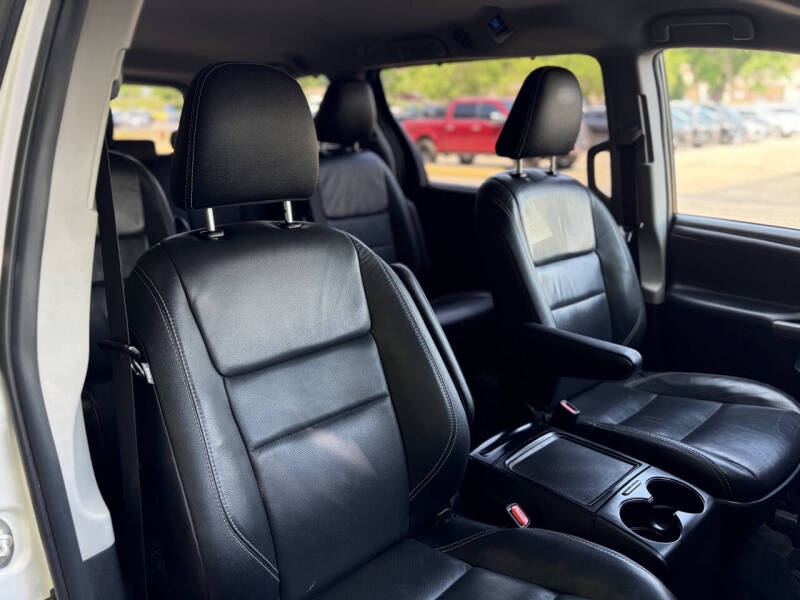 2017 Toyota Sienna SE 8-Passenger