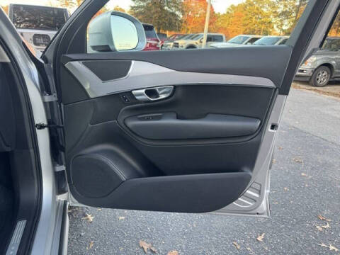 2018 Volvo XC90 T5 Momentum 5-Passenger