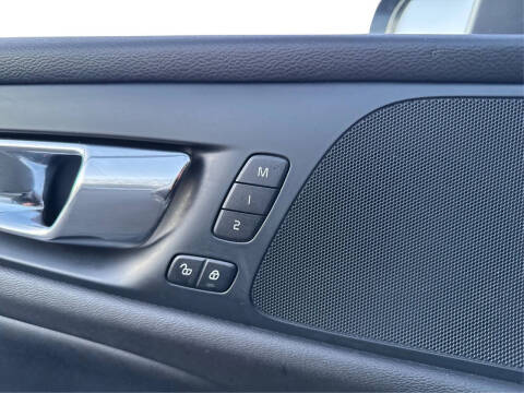 2019 Volvo S60 T6 Momentum