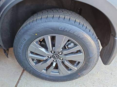 2024 Nissan Pathfinder SV