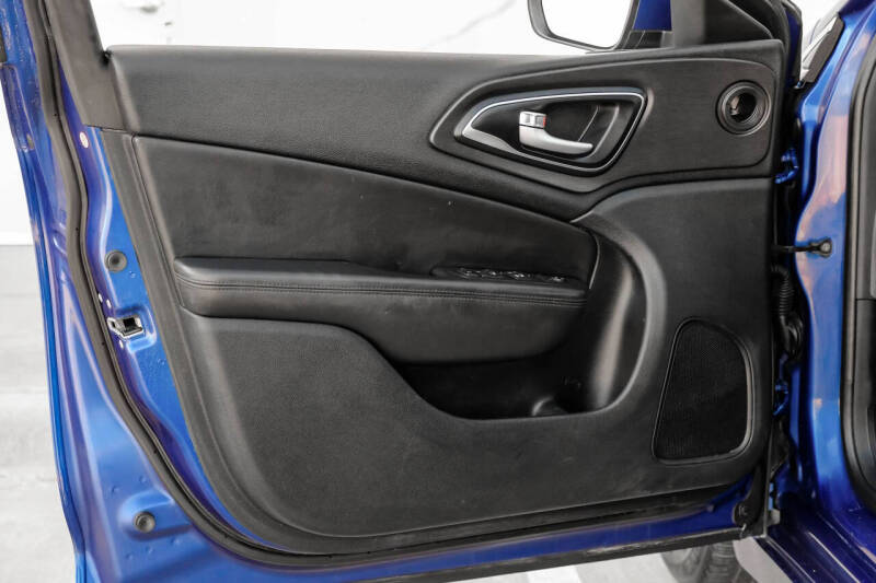 2017 Chrysler 200 Limited Platinum