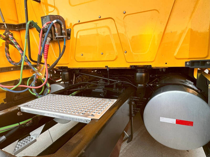 2019 International LT625