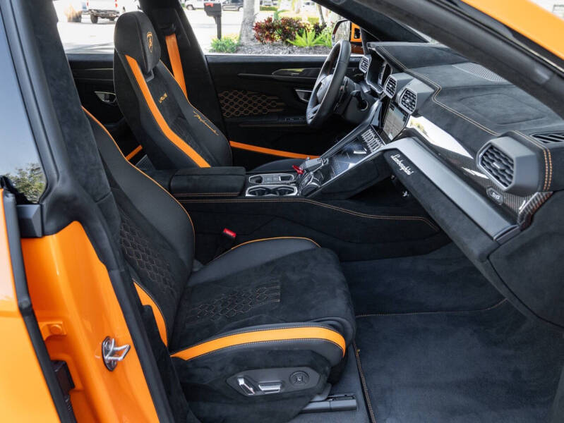 2023 Lamborghini Urus Performante