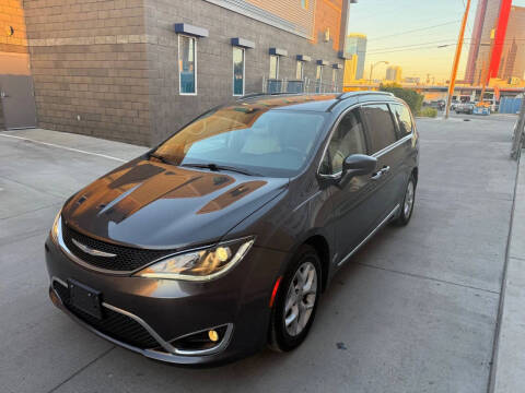 2017 Chrysler Pacifica Touring-L Plus