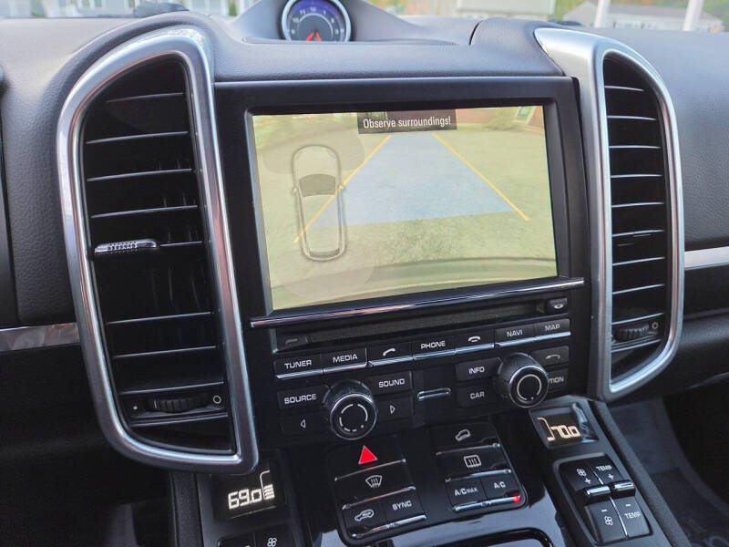 2014 Porsche Cayenne Platinum