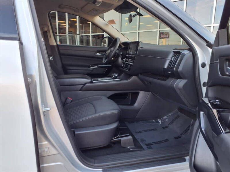 2022 Nissan Pathfinder S