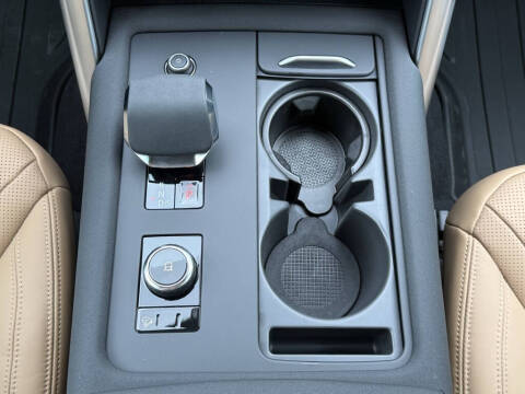 2025 Land Rover Discovery P300 Dynamic SE