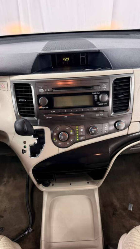 2014 Toyota Sienna L 7-Passenger