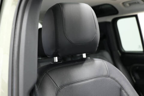 2022 Land Rover Defender 110 SE