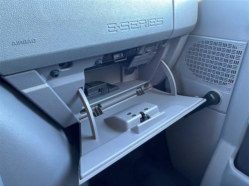 2011 Ford E-Series E-450 SD