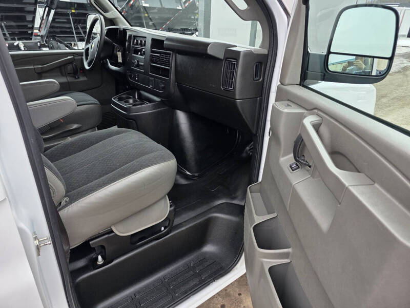 2023 Chevrolet Express 2500
