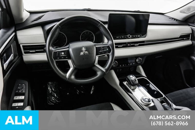 2025 Mitsubishi Outlander SE