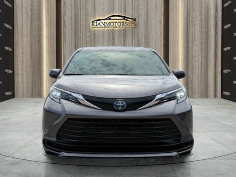 2024 Toyota Sienna LE 8-Passenger