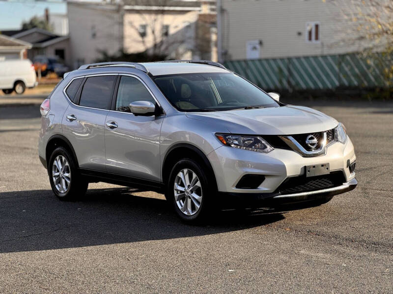 2014 Nissan Rogue SV photo 2