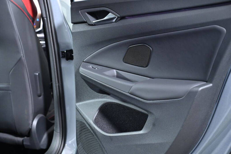 2025 Volkswagen Golf GTI SE