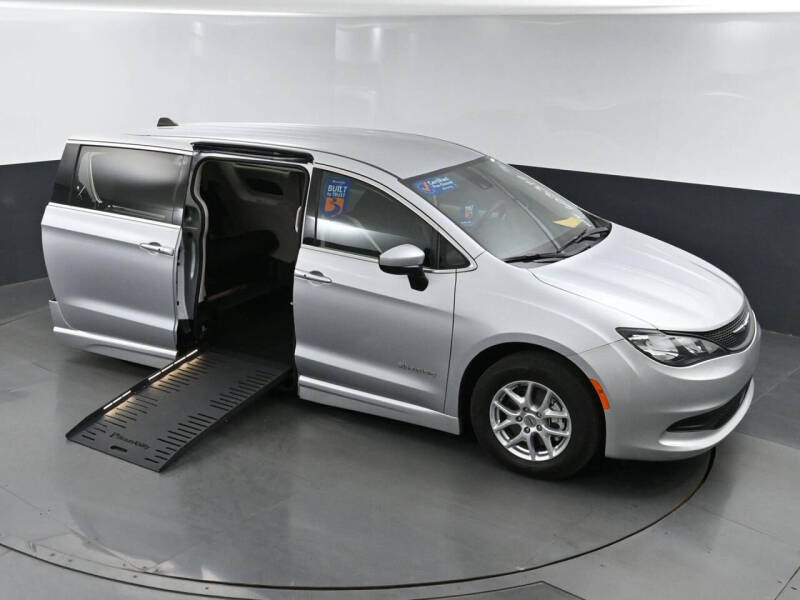 2023 Chrysler Voyager LX