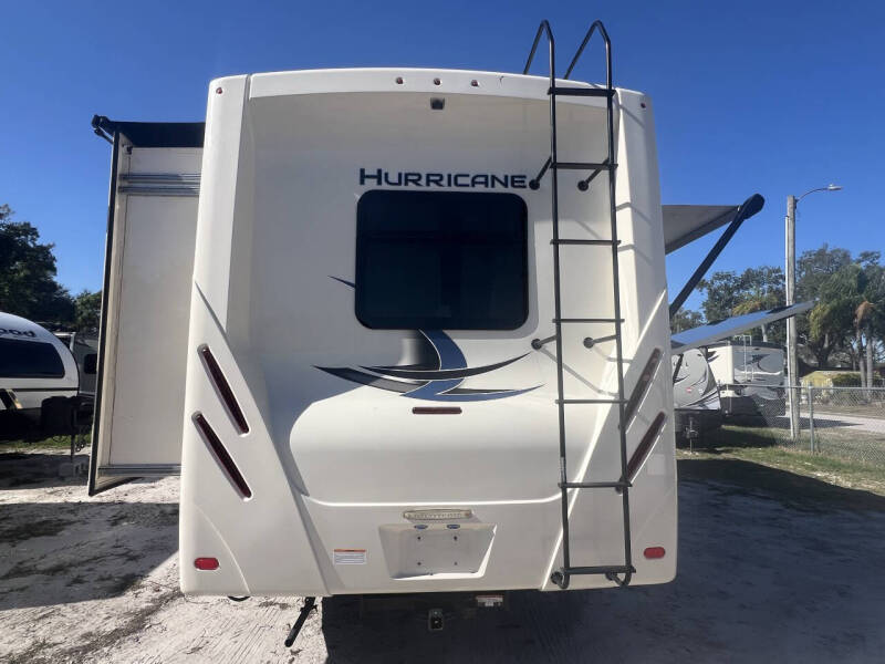 2021 Thor Motor Coach Hurricane