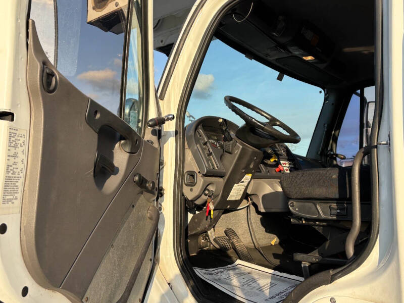2015 Freightliner M2 106