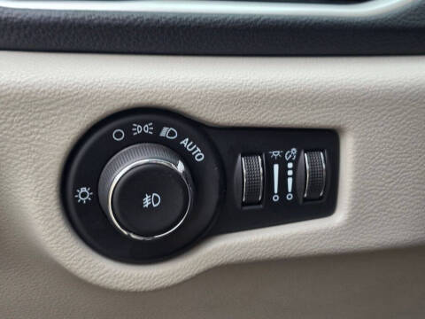 2024 Chrysler Pacifica Plug-In Hybrid Select