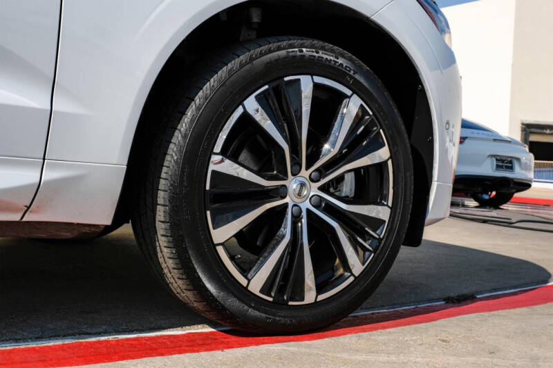 2023 Volvo XC60 B5 Ultimate Dark Theme