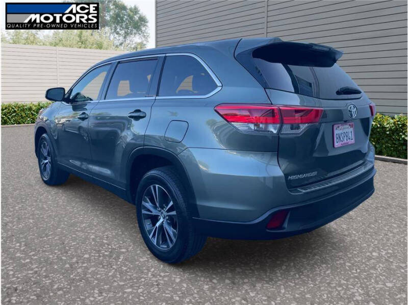 2019 Toyota Highlander LE