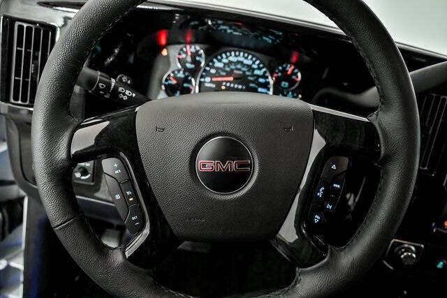 2025 GMC Savana 2500